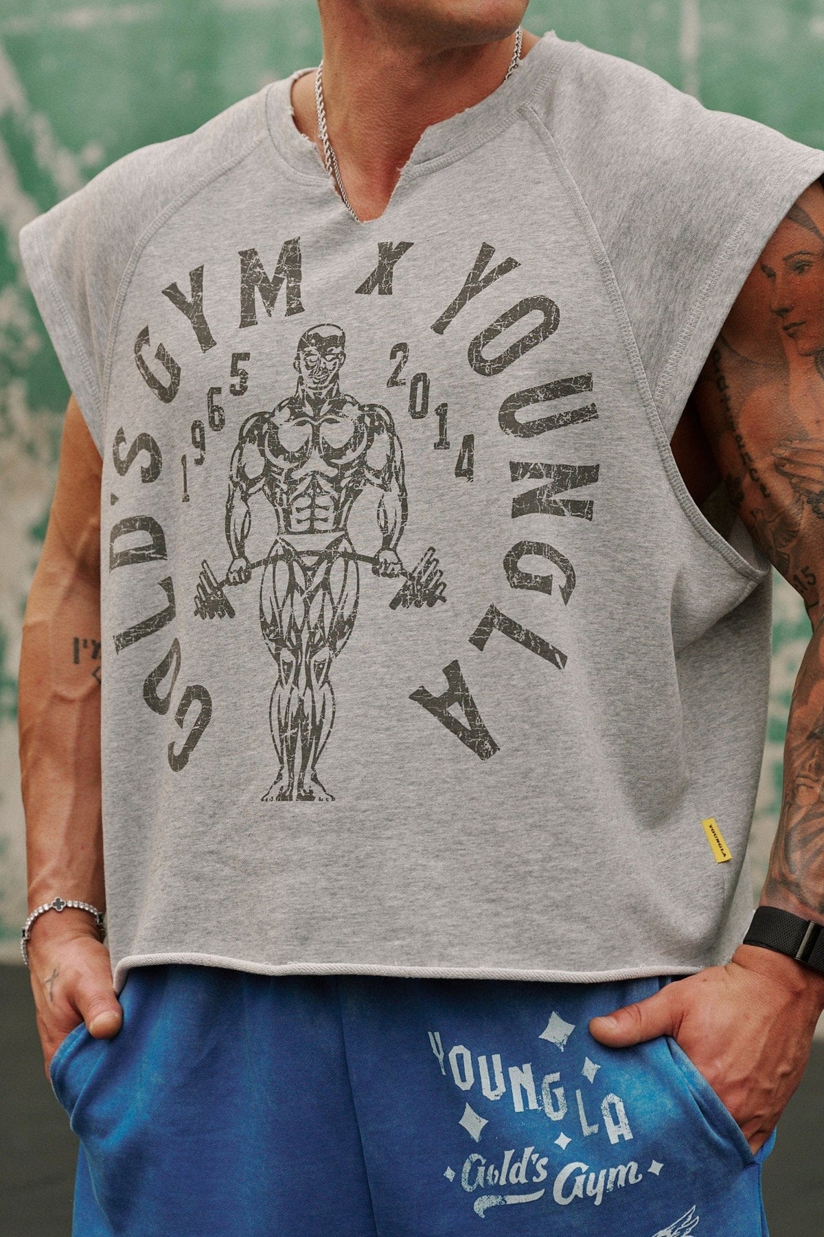 5069 - Golds Gym Retro Cut